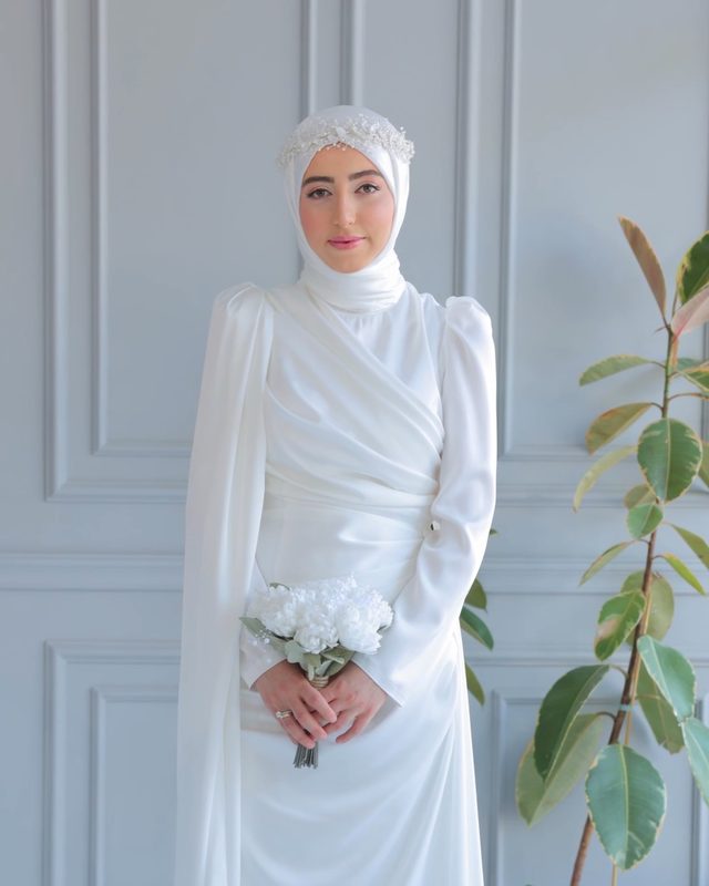 Aynı gün, gelinliğiyle: tamamlanmış gelin make-up